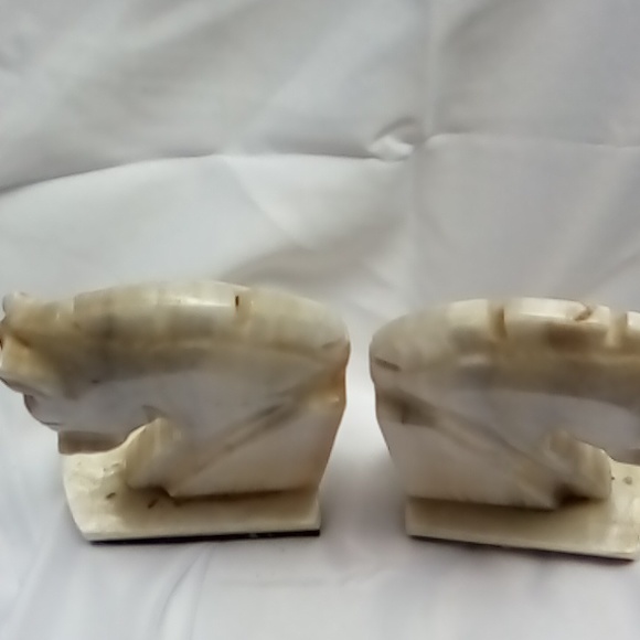Marble or alabaster white horse head bookends, USED minor chip and repairs good - Picture 3 of 8